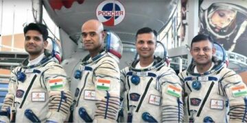 ആരാണ് ഗഗൻയാൻ ഗ്രൂപ്പ് കമാൻഡർ പ്രശാന്ത് നായർ; മകൻ്റെ അഭിമാനനേട്ടത്തിന് സാക്ഷിയായി മാതാപിതാക്കളും